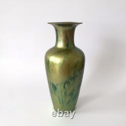 Grand vase Art Nouveau irisé vert à l'eosin Manufacture Zsolnay Pécs, 1900s