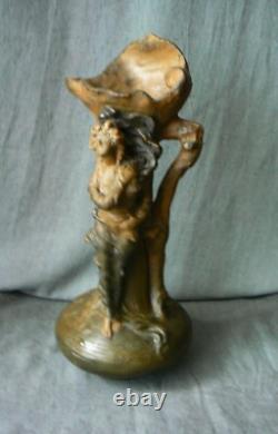 Grand vase Art Nouveau signé, daté 1900