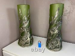 Grands Vases En Verre Vert a Cotes Torses Motifs De Fleurs En Etain Art Nouveau