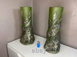 Grands Vases En Verre Vert a Cotes Torses Motifs De Fleurs En Etain Art Nouveau
