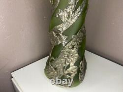 Grands Vases En Verre Vert a Cotes Torses Motifs De Fleurs En Etain Art Nouveau