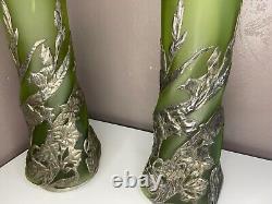 Grands Vases En Verre Vert a Cotes Torses Motifs De Fleurs En Etain Art Nouveau