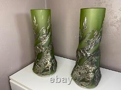 Grands Vases En Verre Vert a Cotes Torses Motifs De Fleurs En Etain Art Nouveau