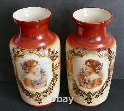 Grands vases opaline décor jeunes femmes aux lilas Art Nouveau 1900 belle époque
