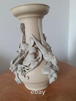 Imposant vase en terre cuite art nouveau. SARREGUEMINES