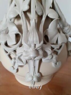 Imposant vase en terre cuite art nouveau. SARREGUEMINES