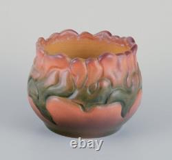 Ipsen's, Denmark. Vase Art Nouveau en céramique. 1920s/1930s