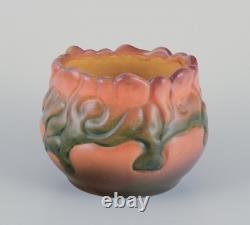 Ipsen's, Denmark. Vase Art Nouveau en céramique. 1920s/1930s
