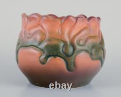 Ipsen's, Denmark. Vase Art Nouveau en céramique. 1920s/1930s
