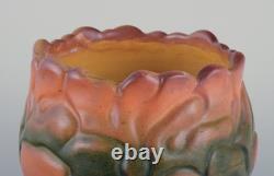 Ipsen's, Denmark. Vase Art Nouveau en céramique. 1920s/1930s