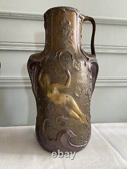 JEAN GARNIER (1853-1910) Paire de hauts vases décor ondines, 1900 ART NOUVEAU
