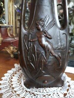 J. GARNIER 1853 1910 Vase Art Nouveau en régul Décor d'elfes et roseaux H 38