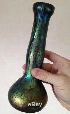 Joli vase en verre irisé Art nouveau Loetz Kralik