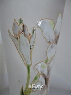LEGRAS Vase cornet Verre Émaillé Décor Lys blancs Art-Nouveau ca 1900