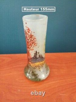 LEGRAS Vase en verre peint à décor de paysage au château Signé