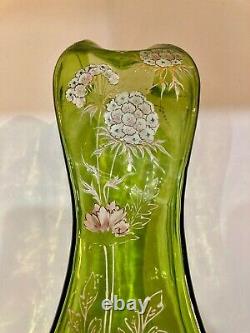 Legras Vase en verre teinté vert orné de fleurs émaillées. Art Nouveau