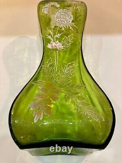 Legras Vase en verre teinté vert orné de fleurs émaillées. Art Nouveau