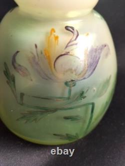 Loetz Arcadia / Paire de vases bilobés en verre irisé peint émaillé /Art Nouveau