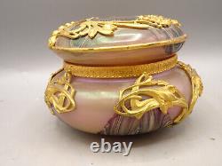 Loetz, Austria. Boite, bombonnière en verre irisé et bronze doré. Art nouveau. (Vase)