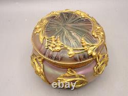 Loetz, Austria. Boite, bombonnière en verre irisé et bronze doré. Art nouveau. (Vase)