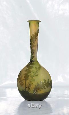 Magnifique Vase Emile Gallé en Pâte de Verre Gravé Epoque Art Nouveau