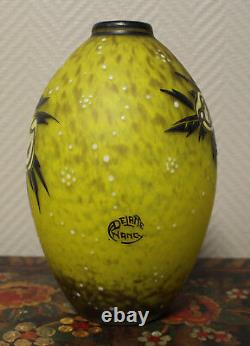 Magnifique vase art nouveau en pate de verre dégradé jaune Delatte Nancy