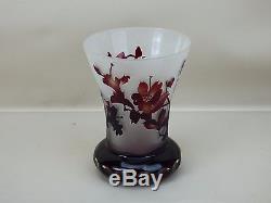 Magnifique vase moderne en verre dégagé à l'acide décor floral
