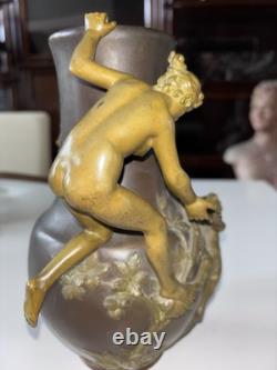 PREVOST D. (signé) Vase Art Nouveau En Bronze À Décor De Femme Et De Putto
