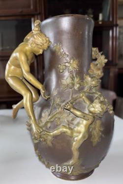 PREVOST D. (signé) Vase Art Nouveau En Bronze À Décor De Femme Et De Putto