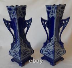 Paire De Art Nouveau Vases En Grès Au Sel