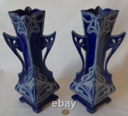 Paire De Art Nouveau Vases En Grès Au Sel