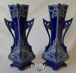 Paire De Art Nouveau Vases En Grès Au Sel