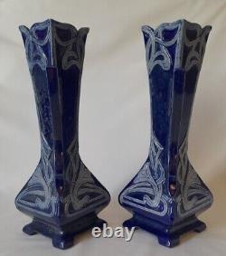 Paire De Art Nouveau Vases En Grès Au Sel