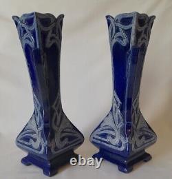 Paire De Art Nouveau Vases En Grès Au Sel