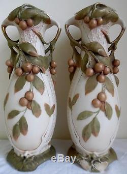 Paire De Grands Vases Jugendstil Art Nouveau Majolica Royal Dux