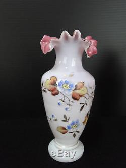 Paire De Vase Art Nouveau En Opaline Blanche Decor Floral Col Cigogne (c267)