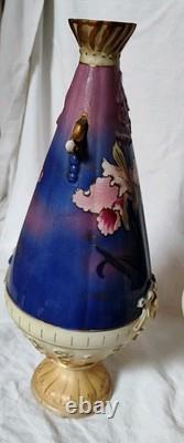 Paire De Vases Art Nouveau En Porcelaine Polychrome Décor Iris