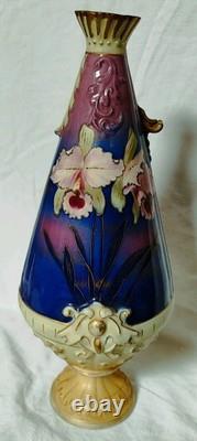 Paire De Vases Art Nouveau En Porcelaine Polychrome Décor Iris