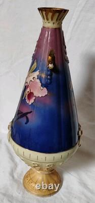 Paire De Vases Art Nouveau En Porcelaine Polychrome Décor Iris