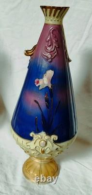 Paire De Vases Art Nouveau En Porcelaine Polychrome Décor Iris
