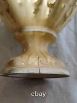 Paire De Vases Art Nouveau En Porcelaine Polychrome Décor Iris