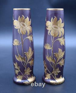 Paire De Vases Art Nouveau En Verre Teinte A Decor De Fleurs Dorees