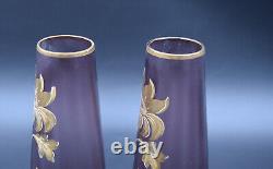 Paire De Vases Art Nouveau En Verre Teinte A Decor De Fleurs Dorees