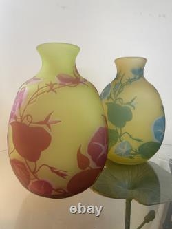 Paire De Vases Camés Signé Cristiro