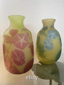 Paire De Vases Camés Signé Cristiro