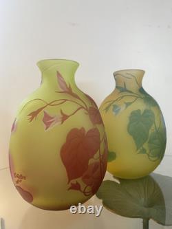 Paire De Vases Camés Signé Cristiro