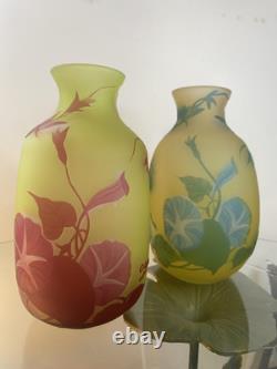 Paire De Vases Camés Signé Cristiro