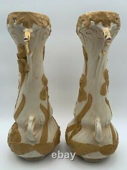 Paire De Vases Royal Dux 1900 Art Nouveau A Decor Floral Blanc Dore G6036