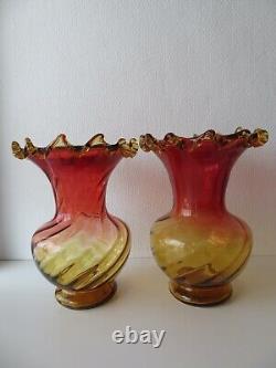 Paire d'ancien VASE ART NOUVEAU VERRE TORSE ROUGE ET AMBRE, AMBERINA