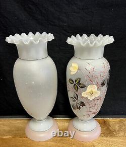 Paire de Vases a collerette en verre opalin époque Art Nouveau vers 1900